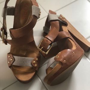 MICHAEL KORS WOOD HEEL!